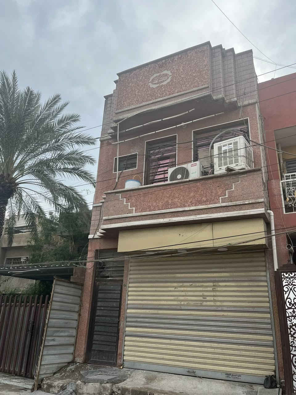 عمارة للبيع
المساحة ١٠٠ متر 
٣ شقق ومحل كبير 
الوارد الكلي مليون و٣٠٠ 
العنوان مقابيل كلية الإمام الكاظم
السعر ٣٣٠ قابل للتفاوض 
للاستفسار ***********
