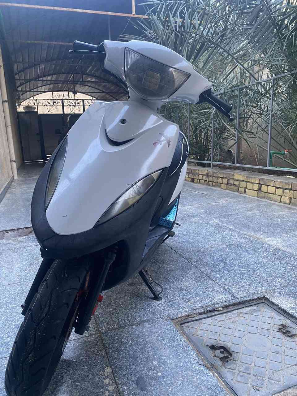 سلام عليكم ماكس عدله للبيع دراجه مفتوحه بوشه وراجعه عل بلاد كلجات رياضي WF فول شلعه ومعدل نقصه بس باتري سعره 600 وبيه مجال بسيط مكان بصره قضاء شط العرب  رقم ***********
