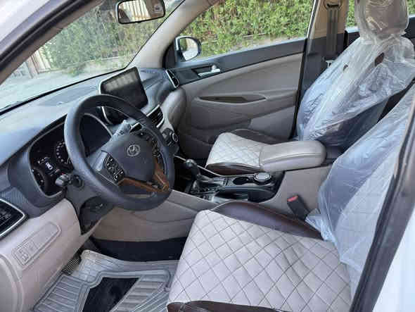 توكسان خليجي جديده جدآ فول موصفات عدى فتحه 
ماشيه 53 الف كم 
موصفات 
كشنات كهرباء 
جلد بلادي 
داخل صاج و كاربون فايبر 
تحكم ستيرن 
لد امامي و خلفي 
خمس عدسات 
حساس امامي و خلفي 
مري شفط و ترحيب عند الاقتراب 
كامره ع بغ و شاشه كبيره 
بصمه عدد 2 
رقم و سنويه و هزه جديده ب اسمي 
وبعد بيه موصفات 
السعر 197 مجال بسيط 
مكاني بغداد حي الاعلام 
رقمي ***********
