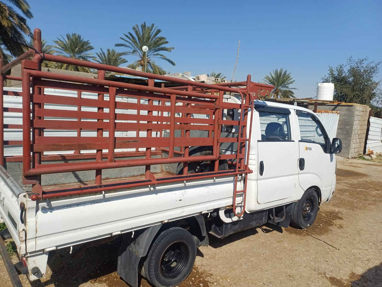 السلام عليكم كيا دبل قمارة للبيع موديلة2013 السيارة نظيفة بيها تبريد جديد تخم تاير خلفي جديد محرك جديد الرقم .القادسية 
السعر 120 وبيها مجال للطيبين  
يرجى الاتصال على هاذ الرقم انا مكلف بالنشر فقط..***********
