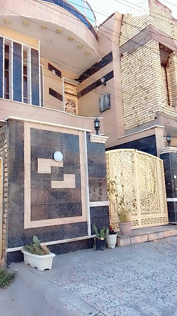 سلام عليكم بيت حديث بناء 2023 وجهه 5وربع نزال 30 م 158 م داخل لبيت 4 غرف نوم + ستقبال + صاله + صحيات داخل وخارج لمكان جميله ثانيه قرب بنايه فلس لقديمه اي ستفسار اتصل ع رقم ***********
