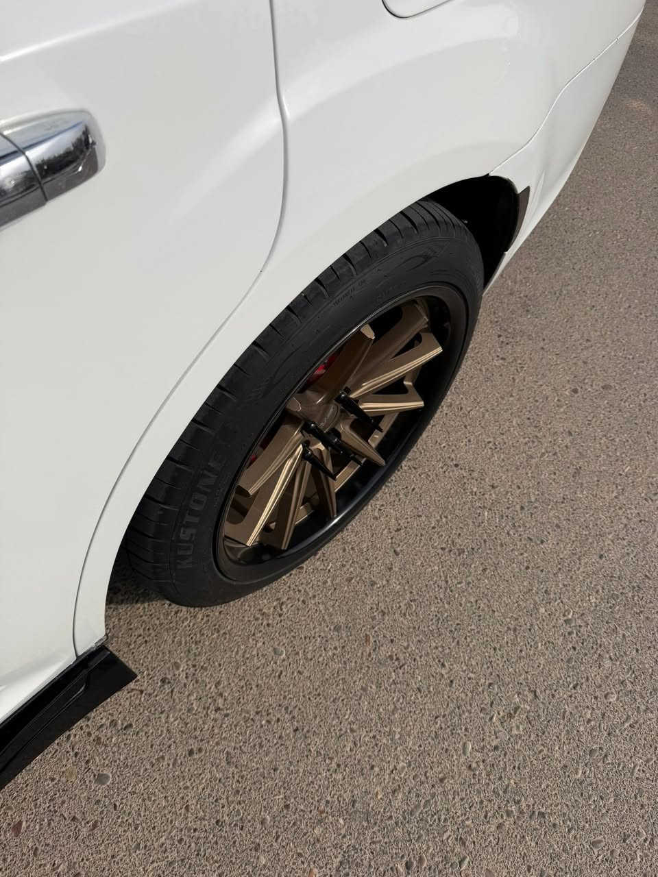 اوباما 2014 فول مواصفات بلاتينيوم مكينه V8 5700 
ويل كب تخم تاير مزوده كزوزات كصه جنطه 
السعر 65  
‏***********
