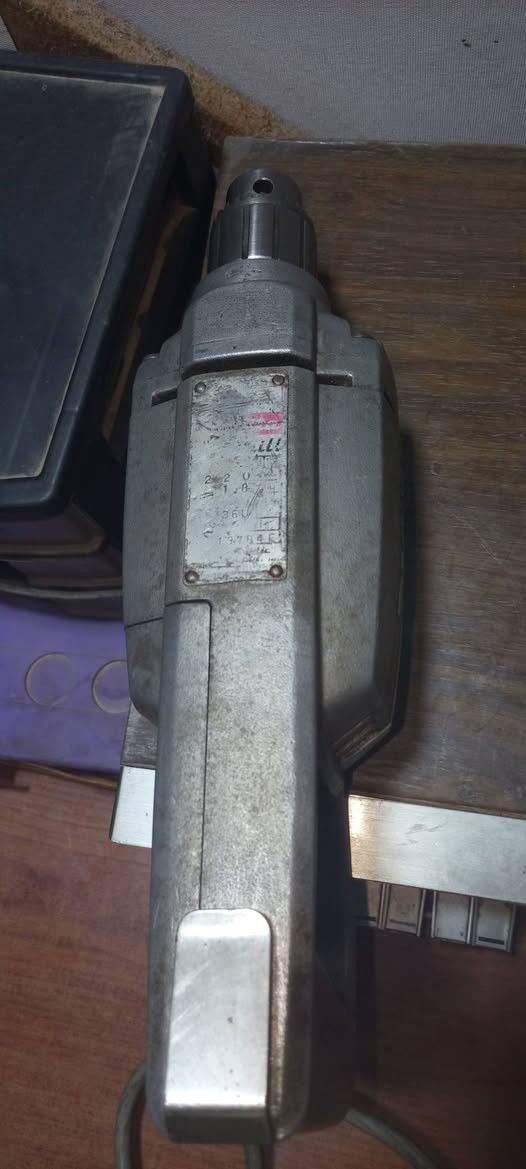 دريل ماكيتة ياباني بلادي ونظيف طوبة اصلية ما دخل تصليح على الفحص
