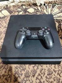 بلي 4 مو مهكر مستعمل مفتوح بس ما امصلح الدكمه مال بور ماتشتغل نظيف 175...