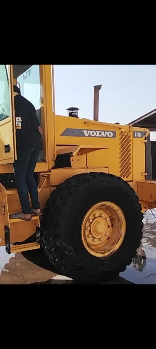 شفل فالفو L70D 
مودیل 2001
رقم و سنویی جدید باسمی 
مکان اربیل 
رقم موبایل
***********
***********
