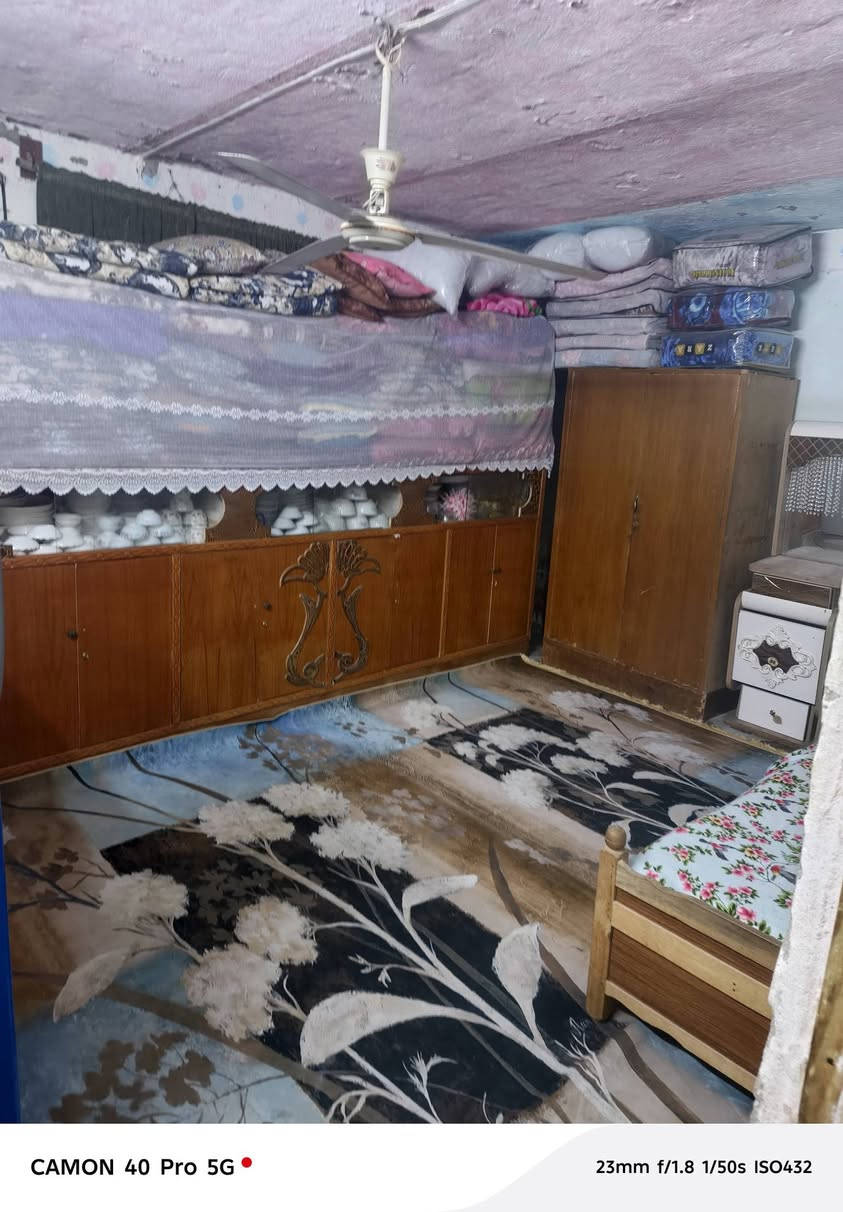 السلام عليكم
بيت تجاوز بي وصل 200 متر
غرفتين وصاله واستقبال بيت مرتب وجاهز من كلشي ماء كهرباء مجاري 
الاسكان الصناعي نزلةالثانية خلف العمارات استفسار اكثر ***********
