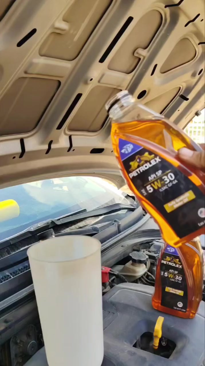 👑 لأن القمة تُختار… ولا تُفرض

لمن يعرف أن سرّ الأداء يبدأ من الزيت 💪🏻🛢️
زيوت بترولكس أصلية بمواصفات عالمية 🇺🇸
هدوء يُلاحَظ… سلاسة تُحَس… وحماية حقيقية مع كل تشغيل 🚀

✅ اختيار محترفي هندسة المحركات
✅ مناسب للسيارات الحديثة والفاخرة
🛢️ درجات اللزوجة المتوفرة:
 | 0W-16 | 0W-20 | 0W-30
5W-20 | 5W-30 | 5W-40 | 
10W-30 | 10W-40

لأن سيارتك تعكس اسمك… اختر لها ما يليق بك 👑
خدمات عبد الرحمن التبديل الزيوت🚗 
***********
***********
ديالى بعقوبه
الفرع الأول مدخل الرحمه
الفرع الثاني مدخل المجمع الصناعي
