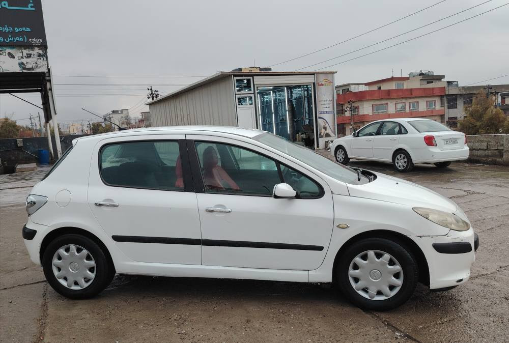 بیجۆ ٢٠٠٦ فرۆشتنی خێرا 
گێڕو مەکینەی بەشەرتە
ساردیو گەرمی
تایەی تازەیە
بێ تەقەو ڕەقە یە
ئاڕمی پلاستیکی سلێمانییەسەنویشی لەگەڵایە
بایی 38 گەڵایە قفڵی
لە سلێمانییە ژت***********
ژت*********** السليمانية, العراق
