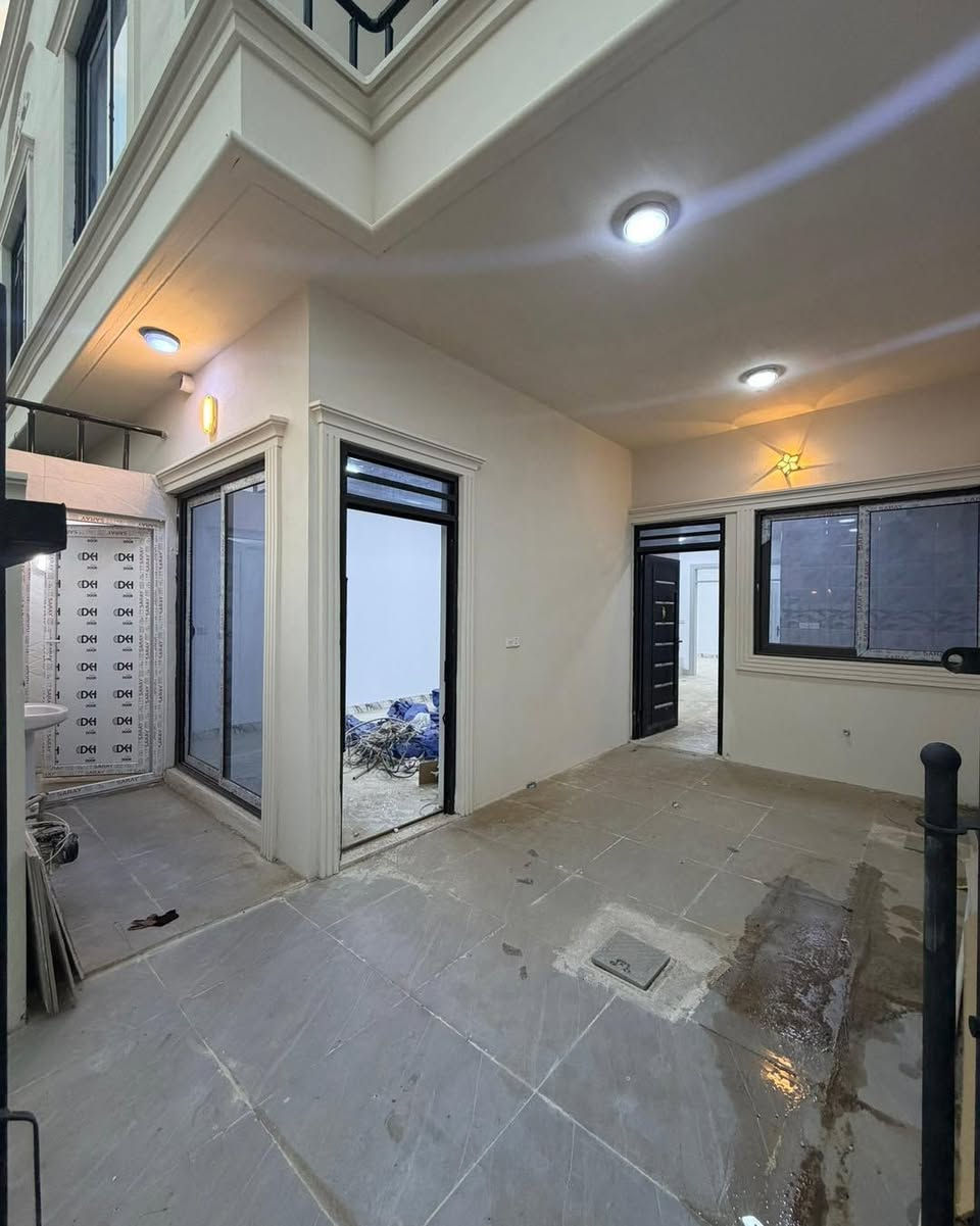 #دارين للبيع 🏘️🏘️مساحة الدار الواحد /104/مترمربع واجه 6.5 طابو صرف ب اسم شخص واحد 
#بناء طابقين ب اشراف مهندسين فول كاشي فول مواصفات سقف ثانوي نظام تبريد مركزي واجهه ديكور فلين تركي .
_________________________________
#محتويات قاط  الأول
كراج+استقبال+مطبخ مفتوح عل هول+صحيات خارجيه واخليه +غرفتي نوم
قاط الثاني 
هول+صحيات+غرفتين نوم
_____________________
 #العنوان 📌كركوك 📌قادسية الثانية ( 📌خلف غسل الحجي  ) 

#للاستفسار اكثر مراجعة مكتب الميزان للعقارات  او الأتصال على الارقام التالية 

☎️ ***********

☎️ ***********

#نستقبل جميع عروضاتكم السكنيه وتجاريه
