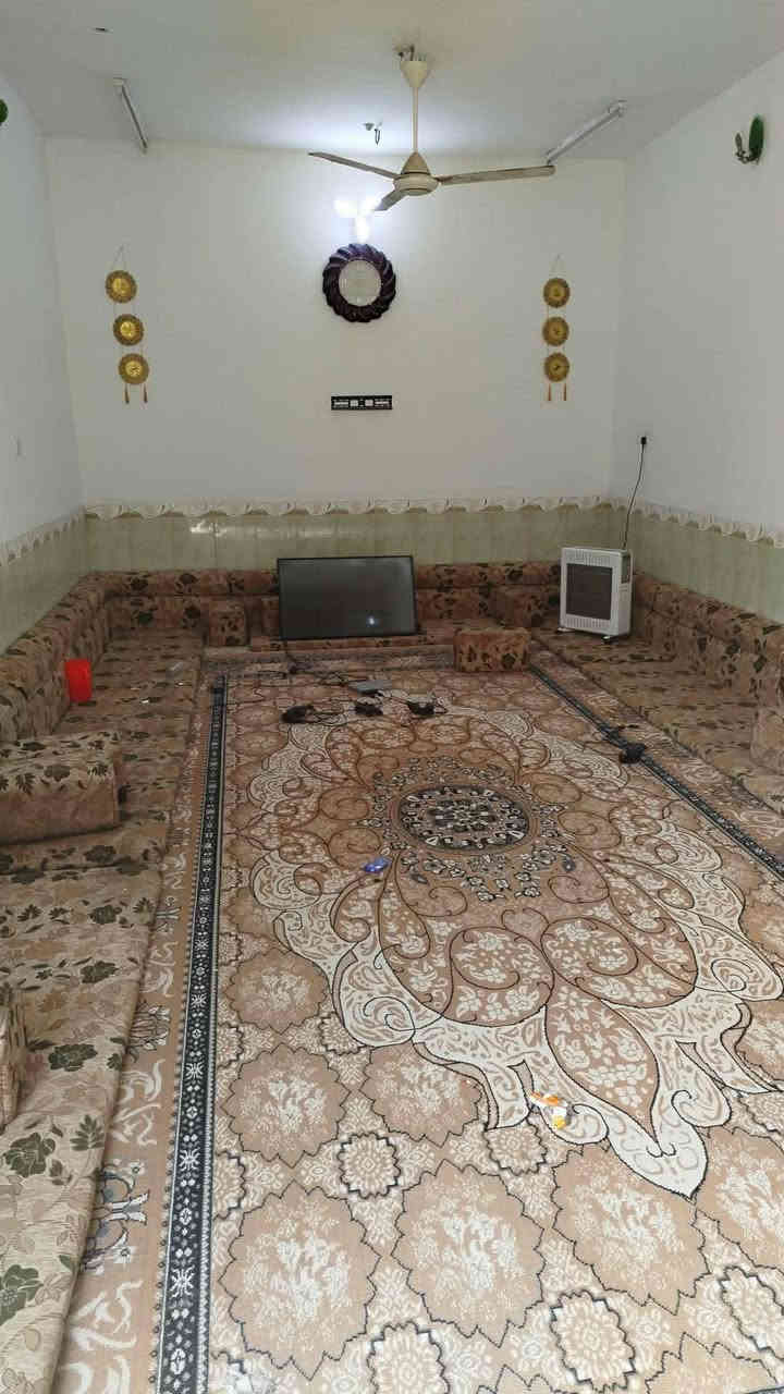 بيت للبيع طابقين 200متر
الشهداء الثاني 
قرب تقاطع حي الصدر 
يبعد عن التقاطع 200 متر جهة حي الشهداء الثاني..
الطابق الاول غرفتين وصاله ومطبخ وصحيات ثلاثه وبراني كبيره.. وكراج
الطابق الثاني غرفة وصالة ومخزن وصحيات وسطح..
البناء كونكريت مسلح 
بناء الطابق الاول 2013
بناء الطابق الثاني 2018
البيت جديد جدا ونظيف وجاهز من كلشي..
للاستفسار 
***********
***********
