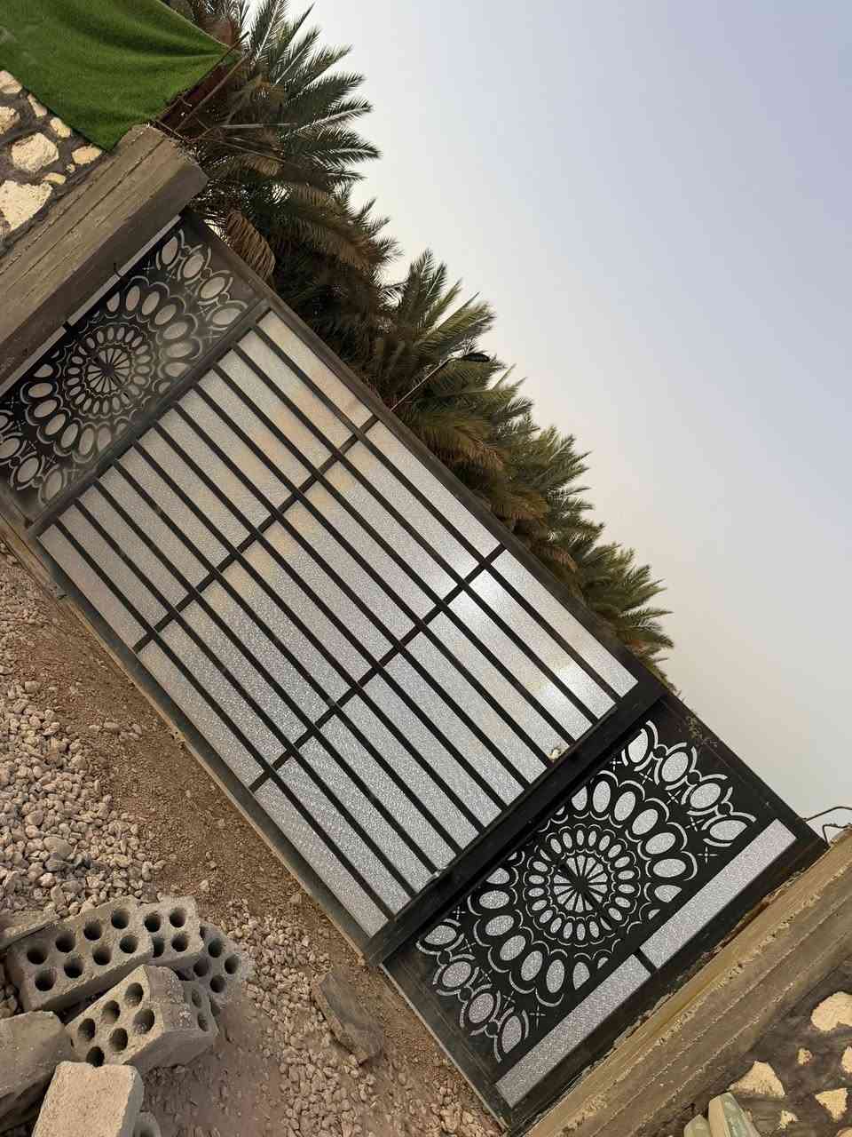 للبيع باب غير مستخدمه جديده. حديد ثقيل باب متنشال اله كرين.  شغل درجه  أوله اريد اسوي كله سياج واريد أبيعه المكان قرب مرقعد العلويه شريفه. بابل مركز ***********
