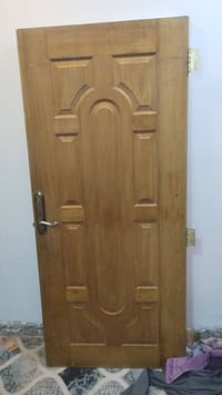 باب خشب • مستخدم قليل • بدون جرجوبه
