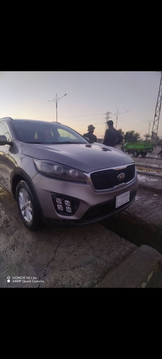 السلام عليكم سورنتو2017 وارد امريكي للبيع
موديل 2017 حادثها جدآ خفيف السيارة ليبل واحد وجديدة ع ايدي 

الالون رصاصي غير محدد

حادثها حافه جاملغ وحافه البنيد 

مكينه  Gdi   V6 بدون دوانز ومكينه تخبل 

ماشيه 90 الف 

رقم ميسان  بأسمي تحويل مباشر

شاديله لايت لد (زنون)

شاشه كبيره لمس

 كامره وحساسات خلفيه  

٧ راكب 

فول تحكم ستيرن  فور ويل مانع الانزلاق  كروز مثبت سرعه 

تبريد 3 قطع  

تخم تاير جديد 

صدر جديد 

مسوي ادامه كامله للسياره 

السياره نضيفه وما متعوبه  

السعر  200  

مكان السياره  ميسان  قضاء المجر الكبير 

للتواصل ***********        

متوفر واتساب
