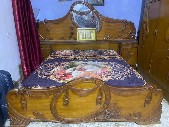 السلام عليكم 
غرفة للبيع مثل ما واضح بالصور 
السعر ٥٥٠ 
مكاني بغداد العبيدي
***********
