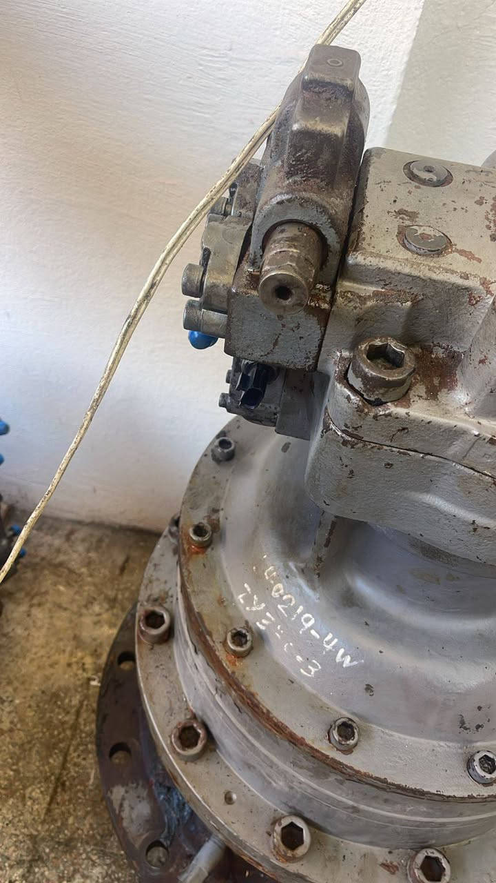 سلام عليكم يوجد دوران 350 حفارة. Z3 و كنترول 350 Z3 شرط الشغل والفحص جدد عنوان بغداد كرادة شارع 52 مجمع بغداد ***********
