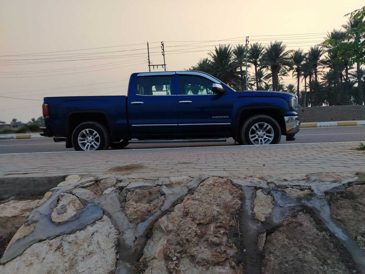 سلام عليكم جمسي اسيره موديل 17باب طويل وبدي قصير فول مواصفات حساسات اماميه وخلفيه  تنته جامه خلفيه سلايت كشن منفصل فورويل رقم سليمانيه مكان عامريه لفلوجه كهربائيّ كله شغاله ***********
