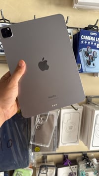 ايباد 11 برو m2 نضيف 90 بلميه للبيع اتصل على هذا رقم  07869907933.    ...