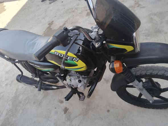 يالله 
سلام عليكم 
دراجه بوكسر دراجه نضيفه كلش انضف من الصوره شاصي 18 والباقي 25 اوراق اصوليه دراجه مكفوله من كلشي 
مكينه 25 بعدها ما ماشيه 20 كيلو 
السعر 1350وبيها مجال بسيط
خاص + *********** مكاني قضاء الدوايه
