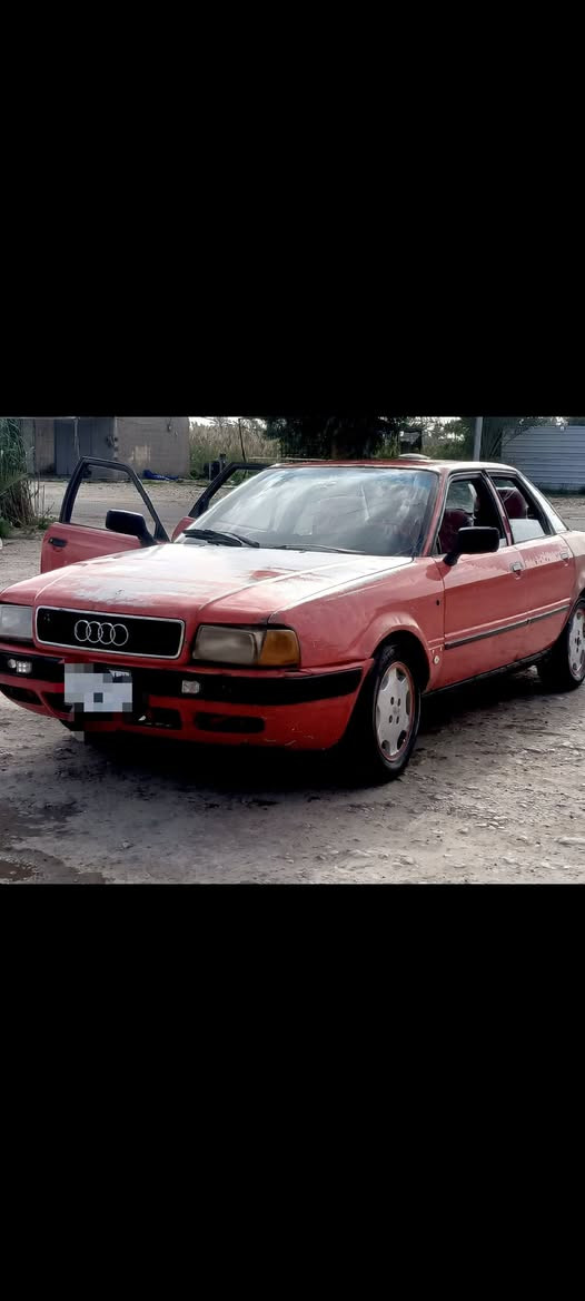 السلام عليكم اخواني 
سيارة AUDI موديل 93 حجم 08 المرغوب سيارة حبل محرك شرط مجفت جديد حجم 18 كير شرط  نكرة سلف كهربايات شغاله لايت زنون عالي ناصي  بس تشغل تمشي تايرات جدد مكان السيارة صلاح الدين تكريت 
السعر 9 اوراق وبيها مجال بسيط اتصل وتدلل 
***********
***********

