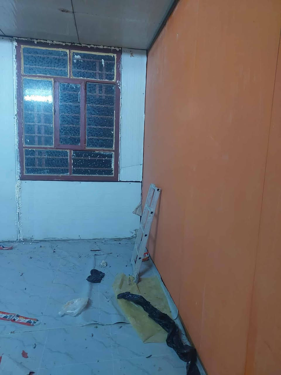 غرف نوم عدد 2 مطبخ صحيات داخلي حمام داخلي هول كلدور عنوان بابل حي الامام قرب مسجد  الرحمان ***********=***********
