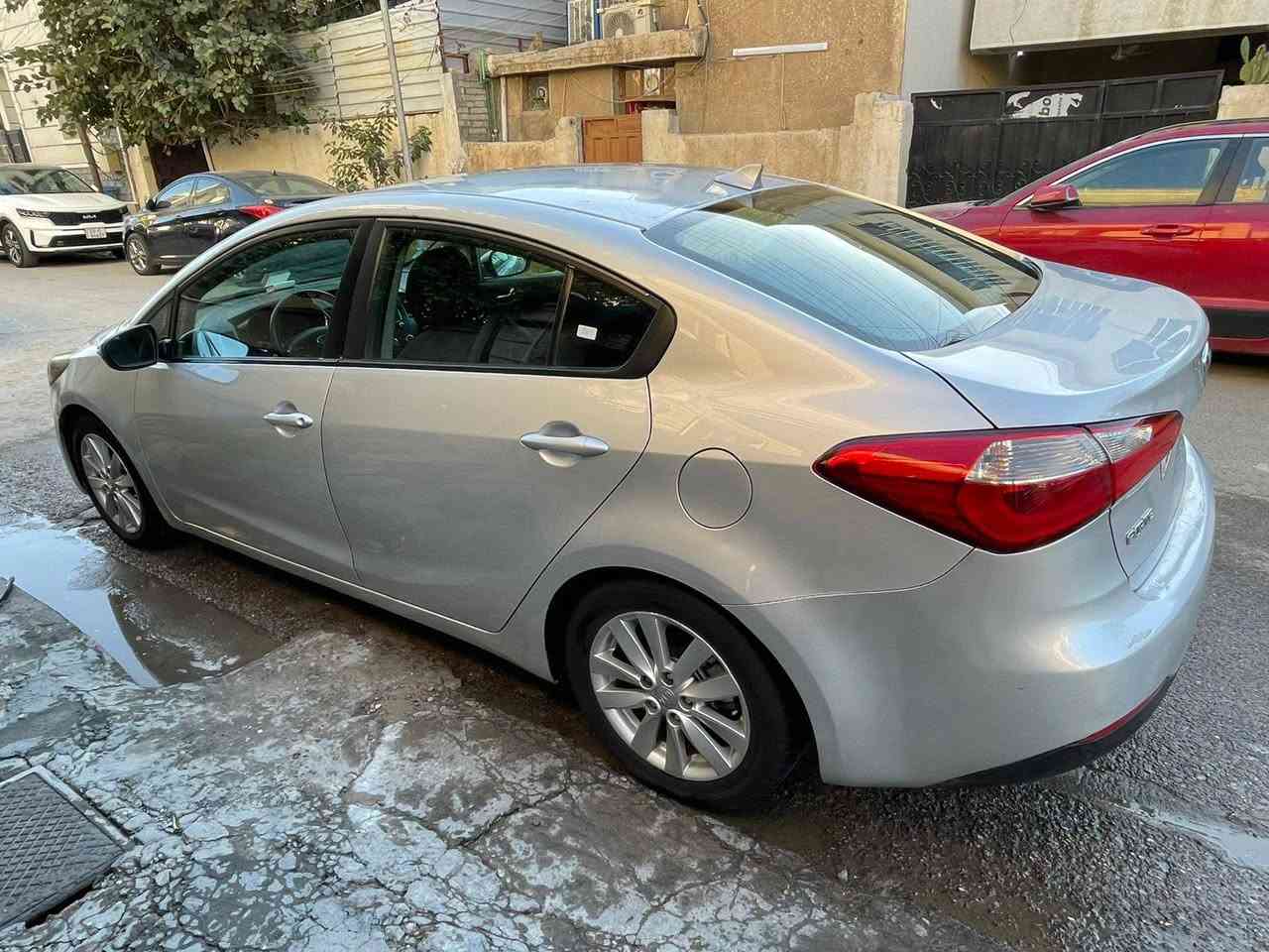 سلام عليكم
كيا فورتي موديل ٢٠١٦ للبيع 
محرك ٢٠٠٠ دوش مكفول
كير مكفول 
تبريد تدفئه مكفول 
حادثها جاملغ امامي 
وهنا بل عراق بنيد وباب يعني ٣ قطع 
السعر ب١٠٣ وبي مجال بسيط 
باسمي سيارة 
مكاني بغداد حي الجهاد لمخابرات 
*********** ممتواجد عل فيس وبي واتس اب
