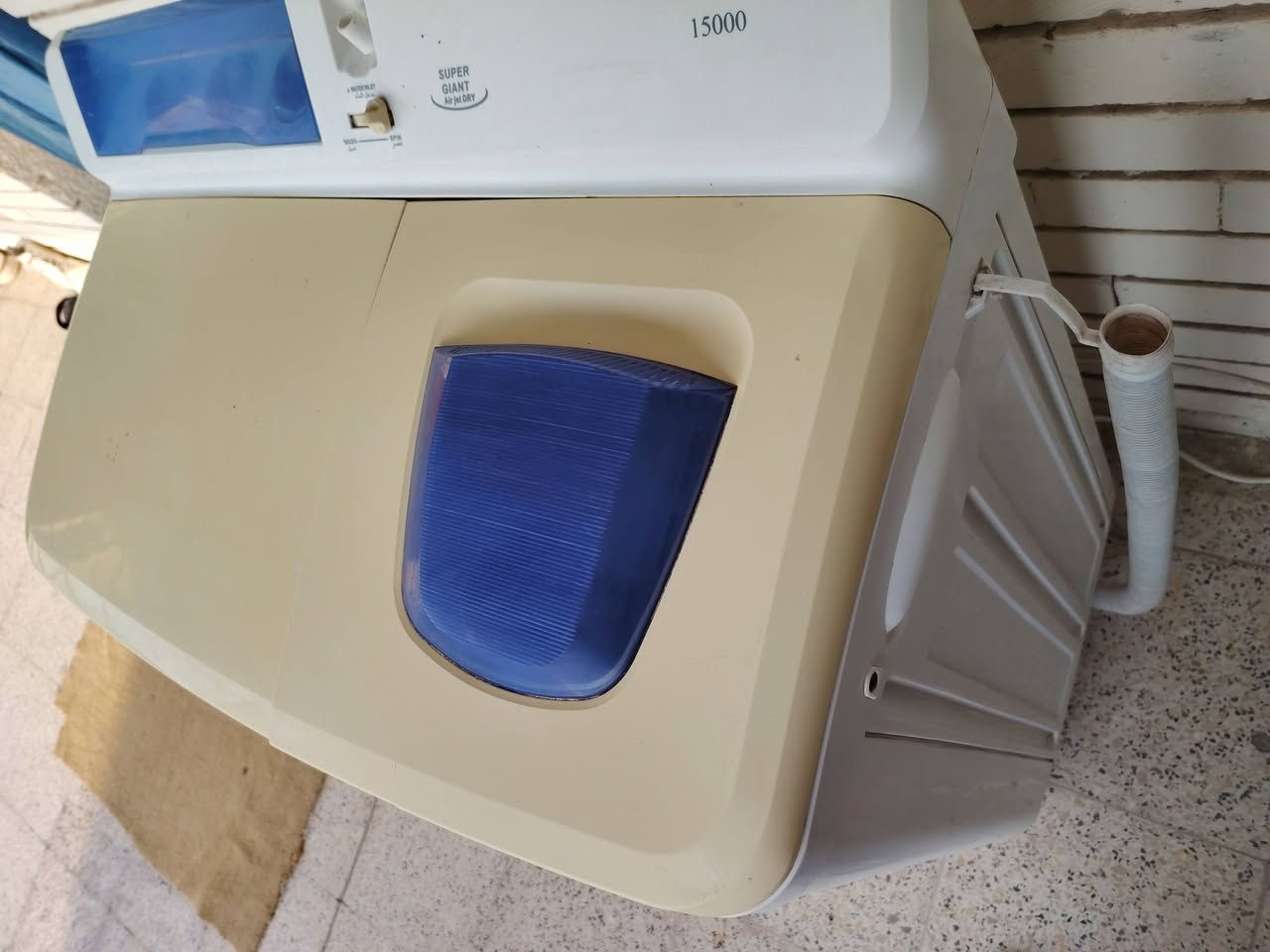 للبيع غساله نوع توشيبا حجم 15 كيلو نظيفه جدا وكله شغاله غسل تجفيف تصريف ماء تمام وعلى الفحص وبيه ضمان ماطوراته الاصليه شرط على الشركه مامصلحه نهائي برغي مامفتوح  بيه سعره 75 الف في مركز مدينة الحله حي الزهراء قرب جسر الأم موبايل ***********
