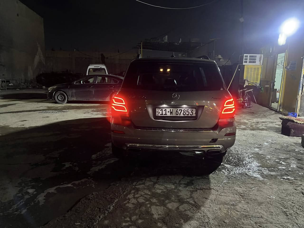(سلام عليكم
مرسيدس بنز GLK 350
موديل  2013
رقم ارقم بغداد
4X4 فور متيك
السيارة نظيفة 

داخل اسواد جلد 
تدفئة كشنات أمامية
محرك   3500 
6 سلندر
سيدي جنجر 6 أقراص
شاشة كبيرة وسطية 
حساس مطر
نظام اقتصادي ايكو 

ليد أمامي
تحكم ستيرن 
مثبت سرعة 
صندوك كهربائي 
سياره بصمه 
بانوراما 
محرك اقتصادي 
وارد امريكي
صبغ ٣قطع حادث خفيف 
اعلى فئة في glk
فول مواصفات 1/1
مكاني بغداد الدوره 
السعر 140 وبيها مجال للطيبين
للاستفسار اتصال ع الرقم ***********
