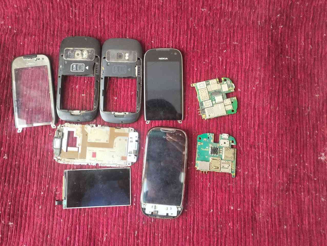 سلام عليكم تفصيخ سي سفن و701 شاشات عدد 
2شغاله لامس عدد ثنين شغال بورد عدد عدد 3شواصي عدد 3
البوردات واحد يراد زر تشغيل واحد بلتصفح ثقيل شوي بس شغال
وثالث شغال بس تركته وصار يصفن علشعار
الي يفدنه يدفع بيهن سعر وبلعافيه


**إذا كنت صاحب هذا الإعلان وتريد حذفه لأي سبب، رجاءا أرسل رسالة إلى الدعم الفني**