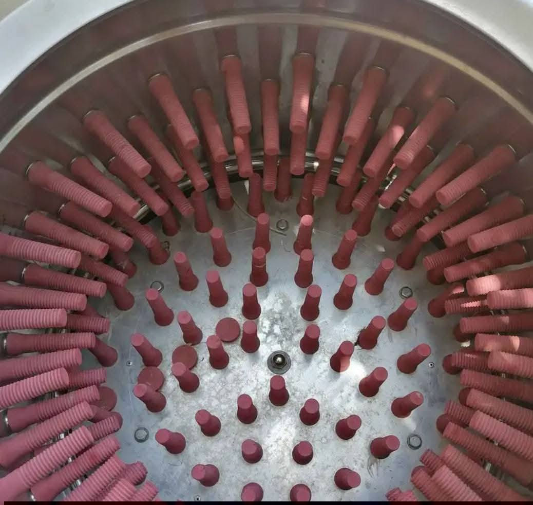 هلاسة نضيفة استعمال قليل جدا الحجم الكبير الاصلي توجد بل نجف للعلم نضافة فول مكفولة ١٠٠/١٠٠ الرقم يوجد واتساب ***********
