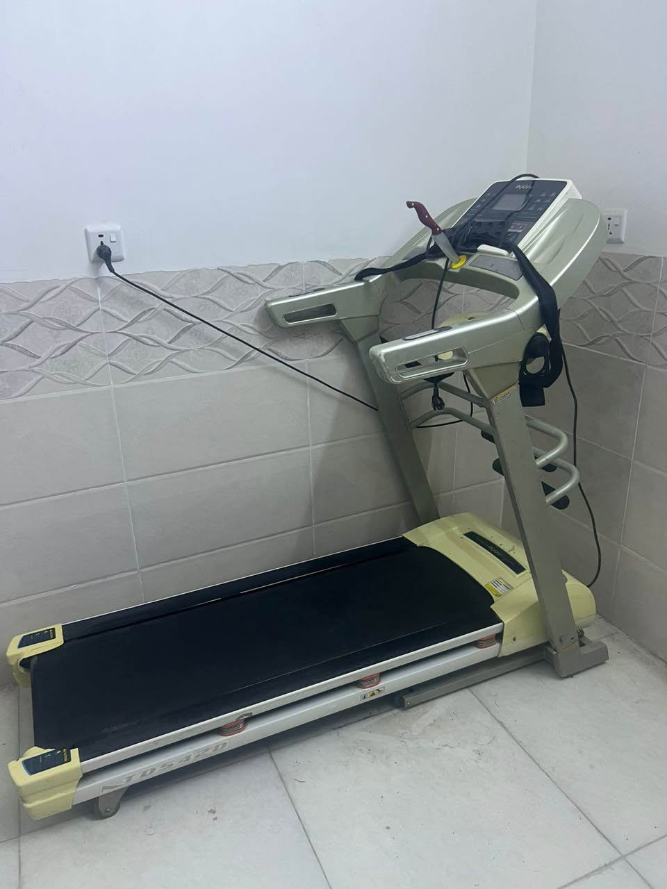 جهاز جري جبلي يتحمل وزن 120ك ويا جهاز حرق خواصر وبطن، شغال نقص بس مفتاح امان ولمس ثكيل بس مكاني بغداد البياع *********** بغداد, العراق
