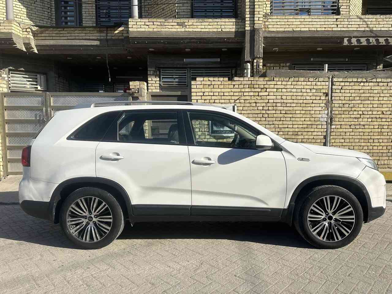 سورنتو ٢٠١٤ابيض خليجي ماشيه ١٢٦أربعه  سرندر  السعر ١٧٢مكان السيارة بغداد قرب سوق حي النصر  بغداد***********
