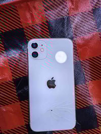 ايفون 11 • ابيض • بطارية ٧٧