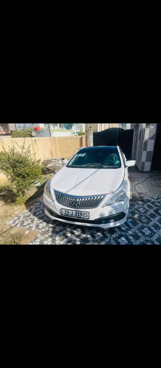 هونداي ازيره موديل 2014خليجي....
موصفات ViP 
فول الفول مكينه 6 سلندر 3000 المرغوب
سيارة بيه شخط بجه السايق معدل ومصبوغ 
مكينه وكير حداديه وتخم تاير تبريد غرفه الف ماذب عليه خير من الله ............................
ماشيه175حقيقي سياره دك جرس بل 120
سياره نضافته 💯 بل 💯 شكد ما توقع نضيفه وسياره احله من بل صوره بهواي وجاهزه 
موصفات السياره 
بصمه ابواب وتشغيل 
بانوراما طكتين 
كشنات جلد
اناره داخليه مخفيه شركه
داخل ملكي للخير 
تدفئه  كشنات
سايد برك بصمه
قطعتين تبريد 
تحكم كشنات منفصل بل ابواب 
تحكم بيانو 
برده خلفيه كهربائيه 
بردات جانبيه خلفيه 
مري شفط نظام ترحيب
مري قلاب..............
عنده تقرب اناره داخليه 
فتح صندوق ذكي 
لدات خلفي 
حساس امامي خلفي 
نظام اصوات انفنتي 
لد مري جانبي 
حساس خلفي امامي 
يدات نيكل إشارات ترحيب جانبي 
دمام خلفي كولتي عالي 
دبل كزوو خلفي 
ويل كب 19 كرؤم......
------------------------------------------
مكان السياره بابل ...................................
السعر 136وبيه مجال................. تصال واتساب
***********
