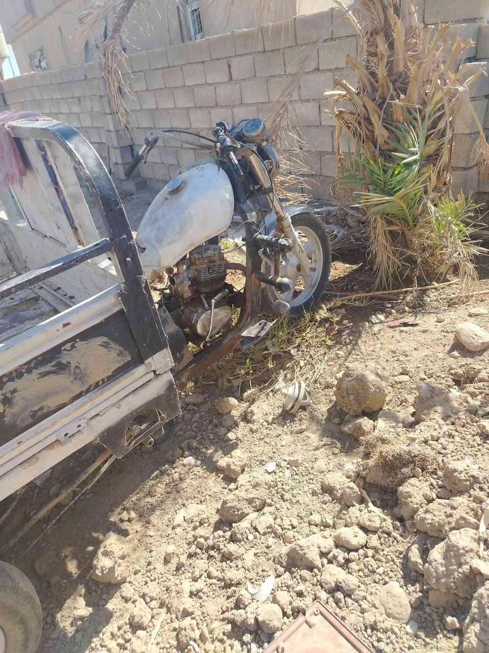 سلام عليكم موجود ستوته لبيع شرط شغاله وشرط الشاصي وشرط الكسن وكير بكس جديد وشرط البودي كلاب مكاني  تواير جدد السعر 350 وبيها مجال  جنوب الموصل ناحيه القياره قريت الحود اتصل ***********
