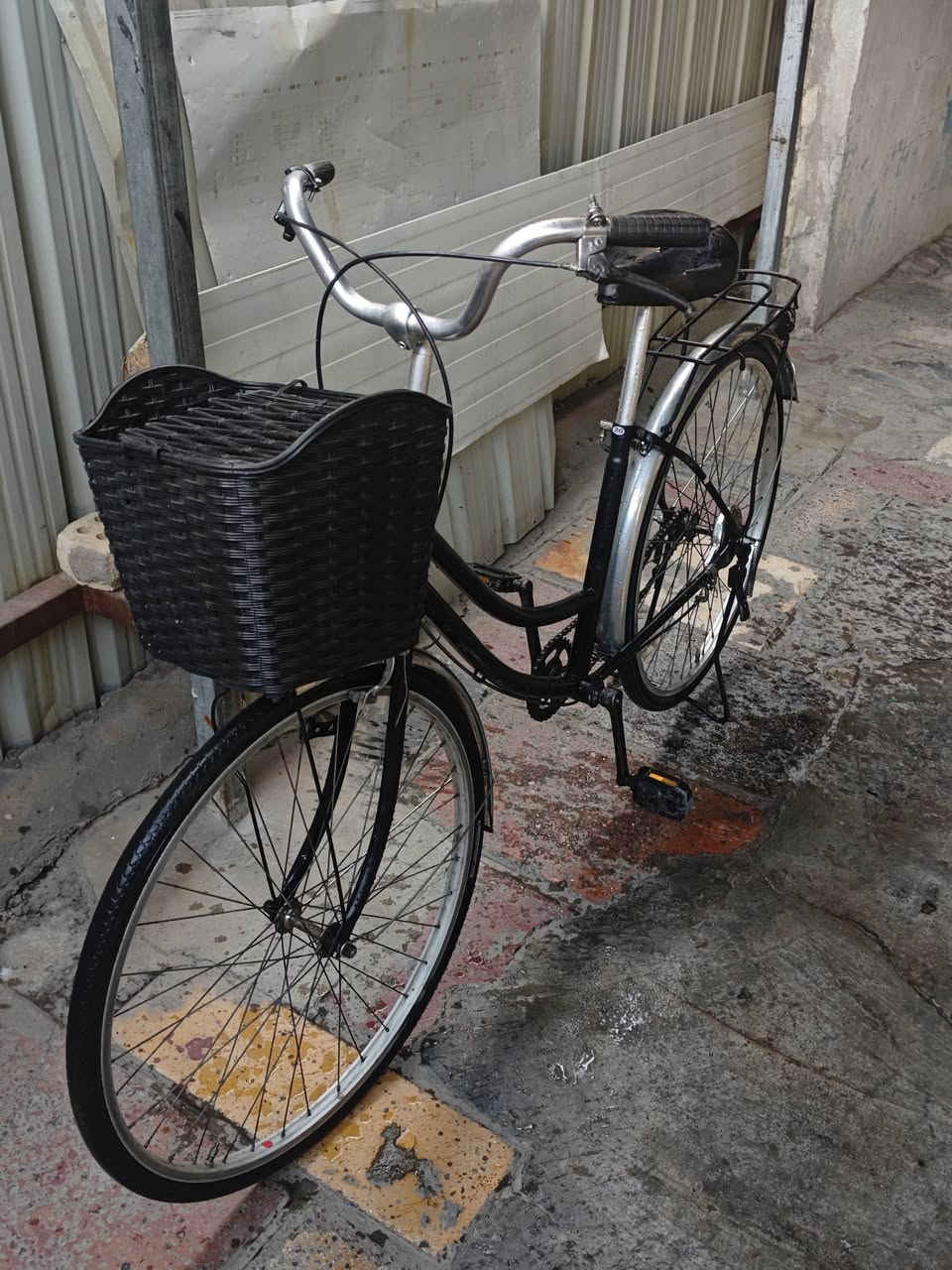 سلام عليكم بايسكل بناتي حجم 26
مابي نقص سعر 65 بي مجال حك الجية 
للتواصل *********** 
مكاني شهداء البياع
