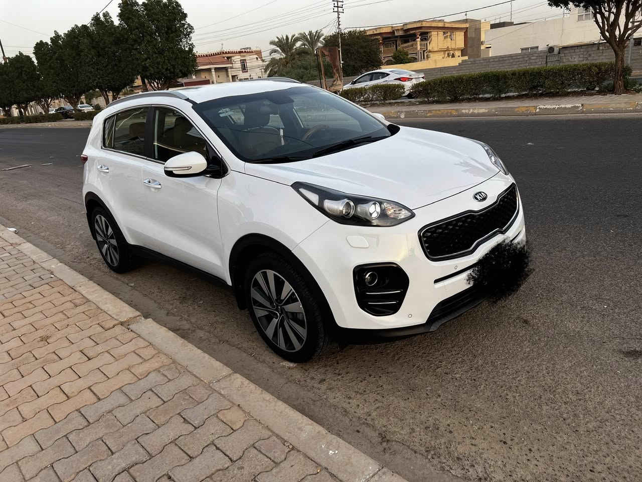 السلام عليكم
كيا سبورتاج موديل 2019خليجي

ماشيه 46 الف

محرك 4 سلندر / 2000 دوش

مواصفات عاديه 

سويج 

مري شفط 

ثلاث أنظمة قياده 

تحكم استيرن

تبريد قطعتين 

مانع تزحلق 

مكفوله من الصبغ 

بيها رصعه بالباب الخلفي 

مثل ما موضح بالصورة 

وشخط صغير اسفل الباب عكس السايمكان السيارة 

الأنبار / الرمادي مركز المدينة 

السعر 196 $ وبيها مجال

الاستفسار ***********
