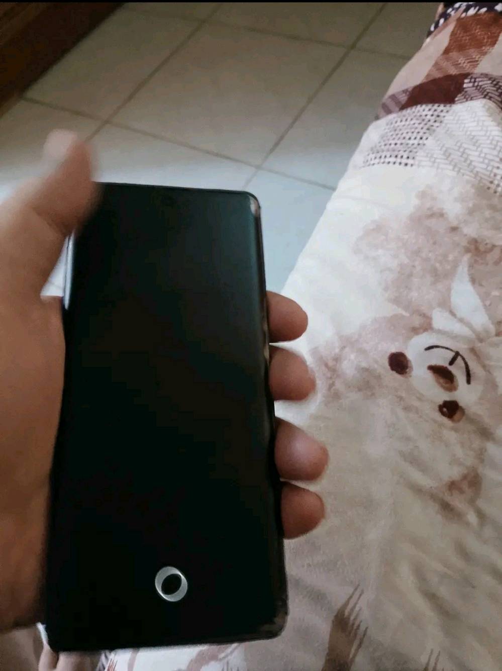 سلام للبيع 400الف وبي مجال او مروس عليكم فيفو في 40 5 جي ذاكره 128 عشوائيه 8 + 8 بطاريه 5500 شاشه امولد منحنيه 120 فريم معالج سناب دركن 7 اس جن 3 كامره 50 + 50 جهاز مو باله شرق اوسط دبل شريحه جهاز مغلف للحفاض عليه ويه حافضتين و شاحنه مكاني بغداد حي اور