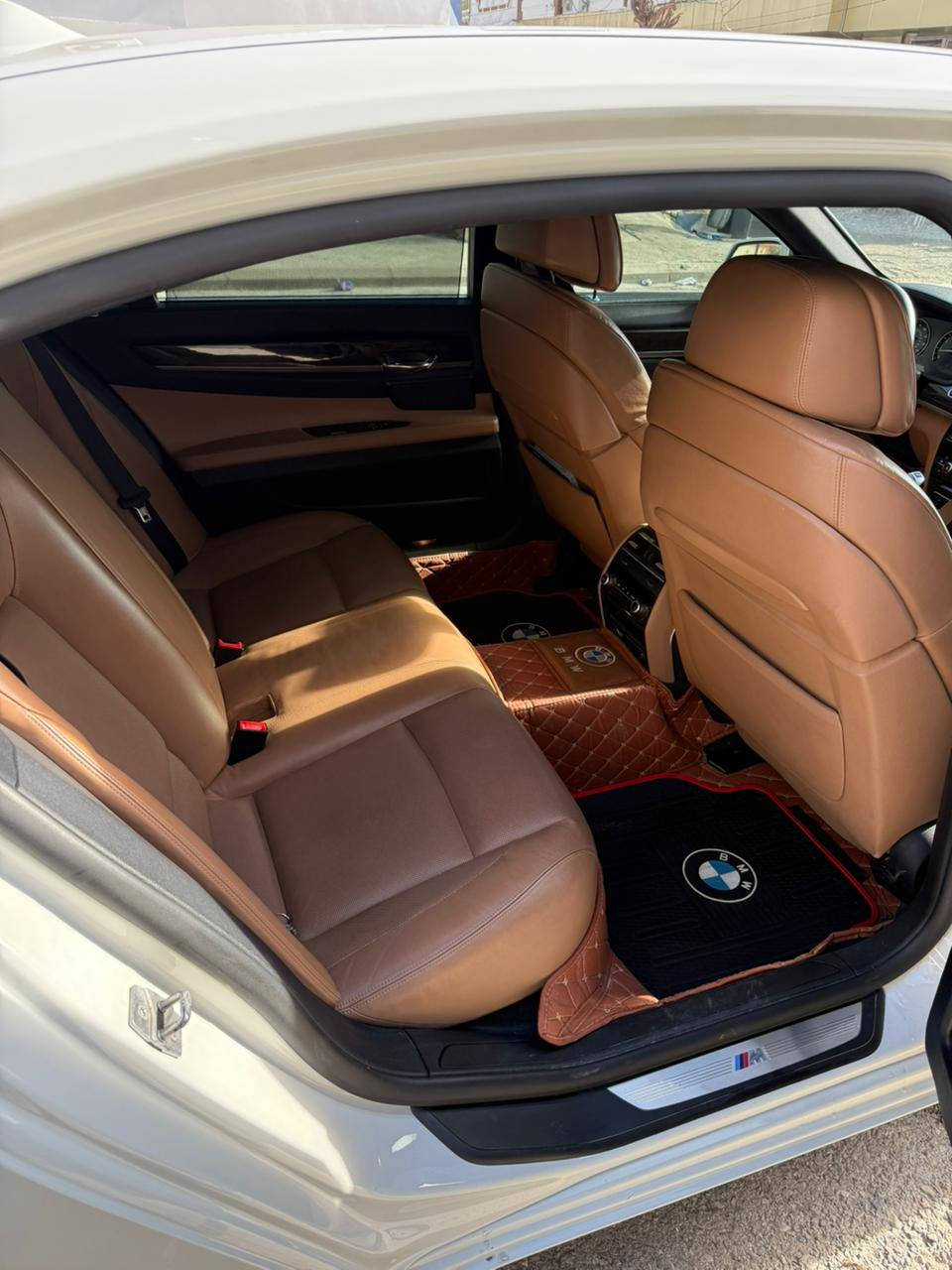 بی ئێم دەبلیو 2011 مواسەفات 750 
بێ ڕەقەم دوبەی -ادوات- 
سەیارەیکە فول فولە
دوچاملەغی پێشەوەی بۆیاغە بێ ناو گرتن  
زۆر زۆر پاک و بێ عەیبە 
هەموشت بەشەرت
  ماڵی دۆستە 
شوێن ڕانیە 

سـعـر : لە کۆمێنت داوابکە ڕاستەوخۆ بۆت دێت 📥 

گێر و مەکیەنەی بەشەرت 
هیچ کێشەیەکی تێدا نییە 

ژمارەی خاوەنی 
***********
***********
