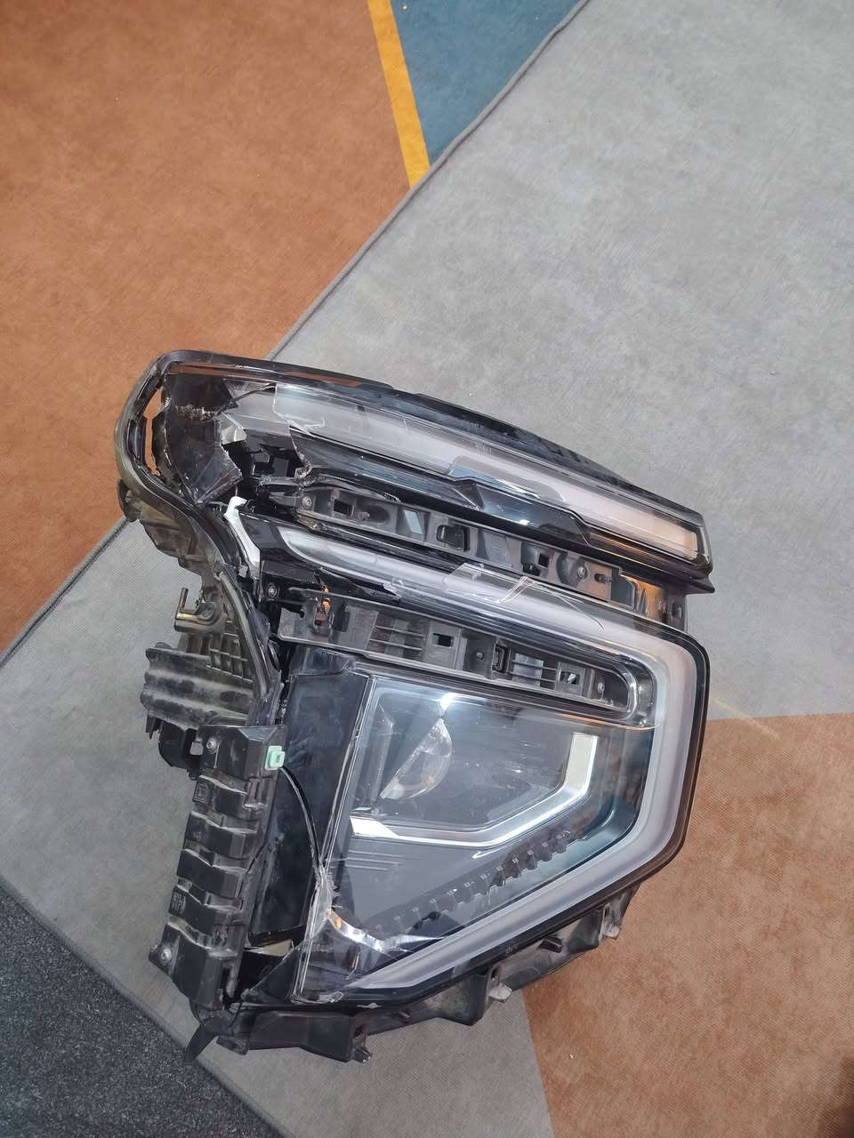 سلام عليكم مازده تاهو ٢٠٢٥بيه حادث لداته وضواه شغال للبيع ***********
