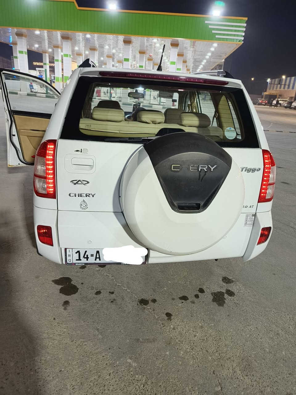 السلام عليكم
للبيع شيري تيكو 
موديل 2015
وهزه جديده لسنويه لحد 2029
رقم بصرة(انكليزي) حره تحويل مباشر بأسمي 
لون ابيض 
.
مكفوله كفاله عامة عدا ملاحظات على البدي 
ملكطة خياسات وسيارة كلش حلوة
.
مكينه 2000
كير ميكانيكي (المرغوب)
فتحه بالقماره 
تحكم ستيرن جهتين 
باتري جديد
كشنات جلد 
حساسات خلفيه 
تبريد ثلج
ماشيه 165الف (حقيقي)
وسعرها 68ورقة وبيها مجال
ومكانها بالبصرة حي المهندسين
للاستفسار اتصل على هذا الرقم ***********
