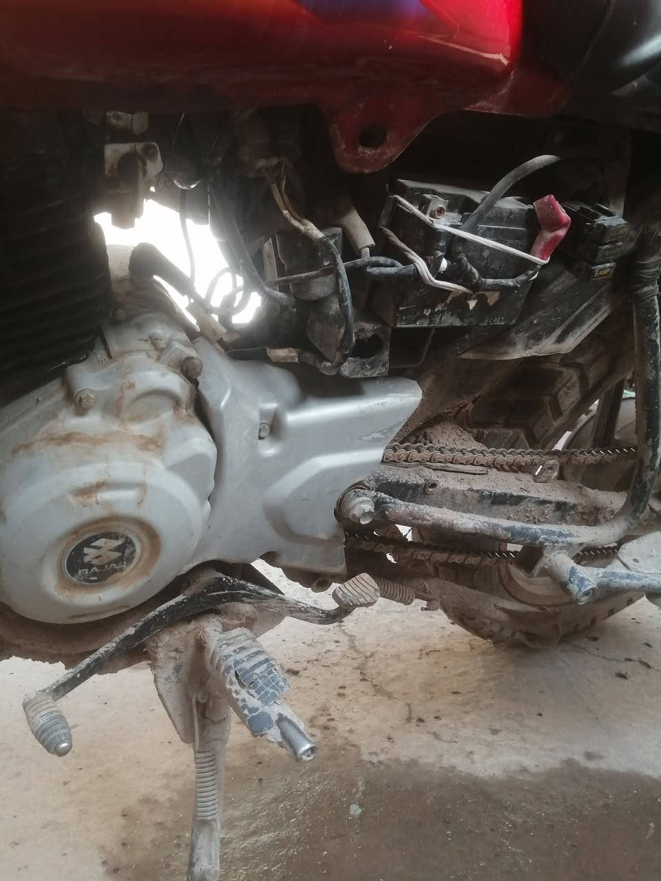 السلام عليكم.... من بعد أدمن الكروب الطيب...... بوكسر موديل 20 كلاسك أوراق فقط بسمي.عندي تانكيها  البانزين إسم زرف من جوة بس من افول ها اتضل تنزل بس بصورة قليل جدا
أيدها 800 وبيها مجال الى700 حك الجية
هذا رقمي. ***********
