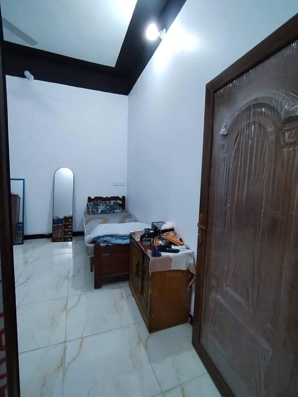 متوفر دار للبيع الخالص الشرقيه شارع النهر قرب اسواق العكيد رابع فرع ع يسره المساحه 200متر طابوزراعي سند 25غرفتين نوم ومطبخ واستقبال وصاله وترك وفوك غرفتين نوم فوك طابق ثاني بعدهن ماكاملات السعر75مليون قابل للتفاوض***********
***********
