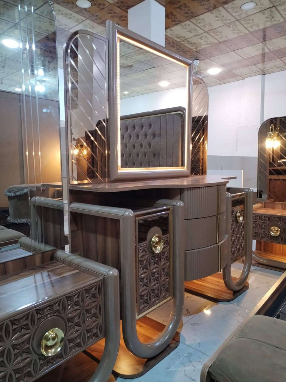 غرفه نوم اخو الجديد ضخم كلش نظيف ٨ قطعه سعر مليون ٣٠٠ بيها مجال شراي تعال خاص


**إذا كنت صاحب هذا الإعلان وتريد حذفه لأي سبب، رجاءا أرسل رسالة إلى الدعم الفني**