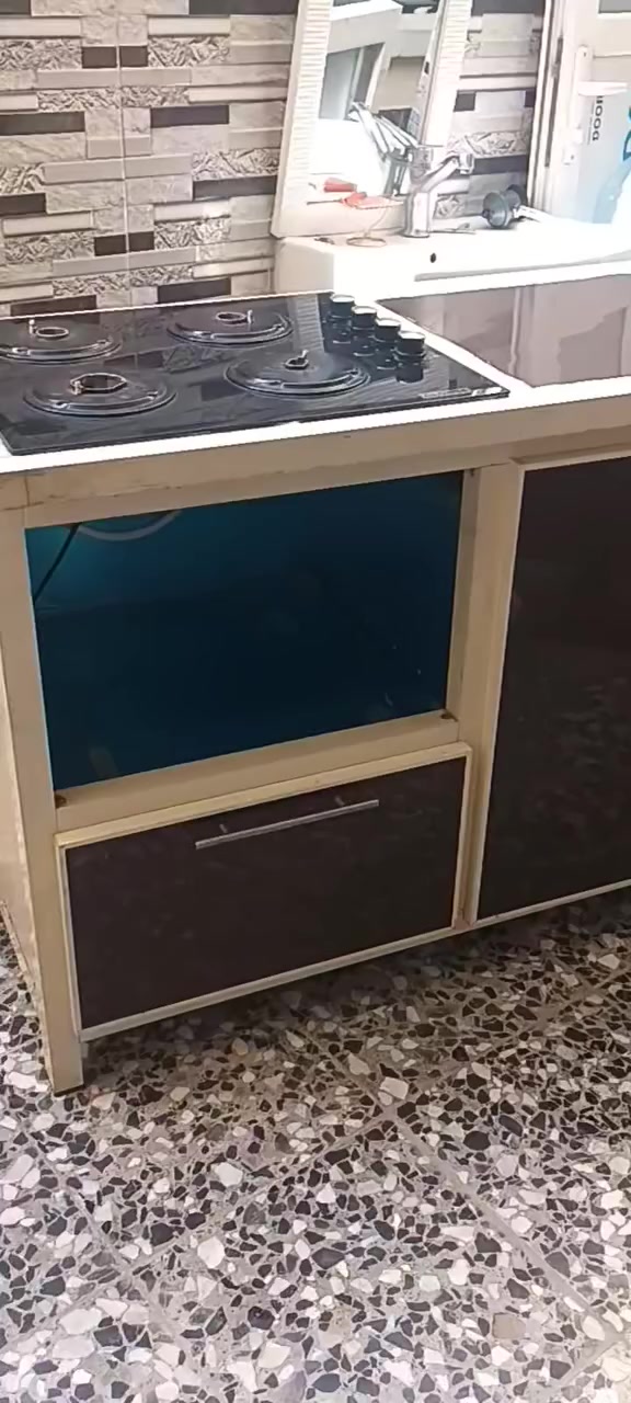 السلام وعليكم عندي هذا لكاونتر مع لطباخ للبيع ضرر لباب مزروف فقط مكاتي الحريه


**إذا كنت صاحب هذا الإعلان وتريد حذفه لأي سبب، رجاءا أرسل رسالة إلى الدعم الفني**