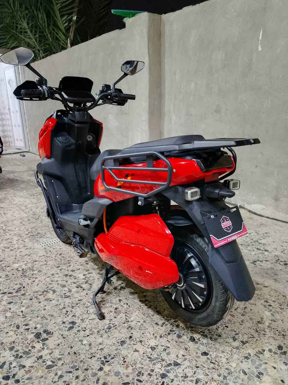 دراجه شحن اباتشي جديده كلش علفحص فول مواصفات السعر 950 للاتصال *********** مكاني بغداد حي اور قابل للمراوس
