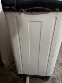 ‏غسالة للبيع شرط الشغل الغسالة مستعملة شي قليل نقص بس باب الغسل سعر ال...