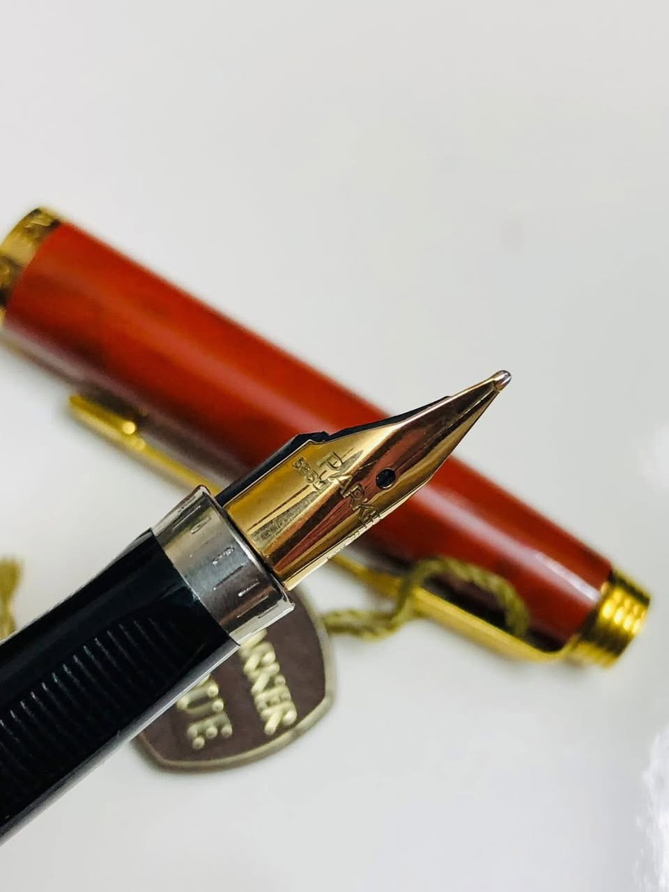 قلم باركر ٧٥  ( PARKR) حبر 
فرنسي   الصنع انتاج الثمانيات   
حجري نوادر مع تغليف الذهب  
ريشة ذهب خالص عيار ١٤   
لوك غير مستعمل حجم الريشه M  
 للاتصال ***********
