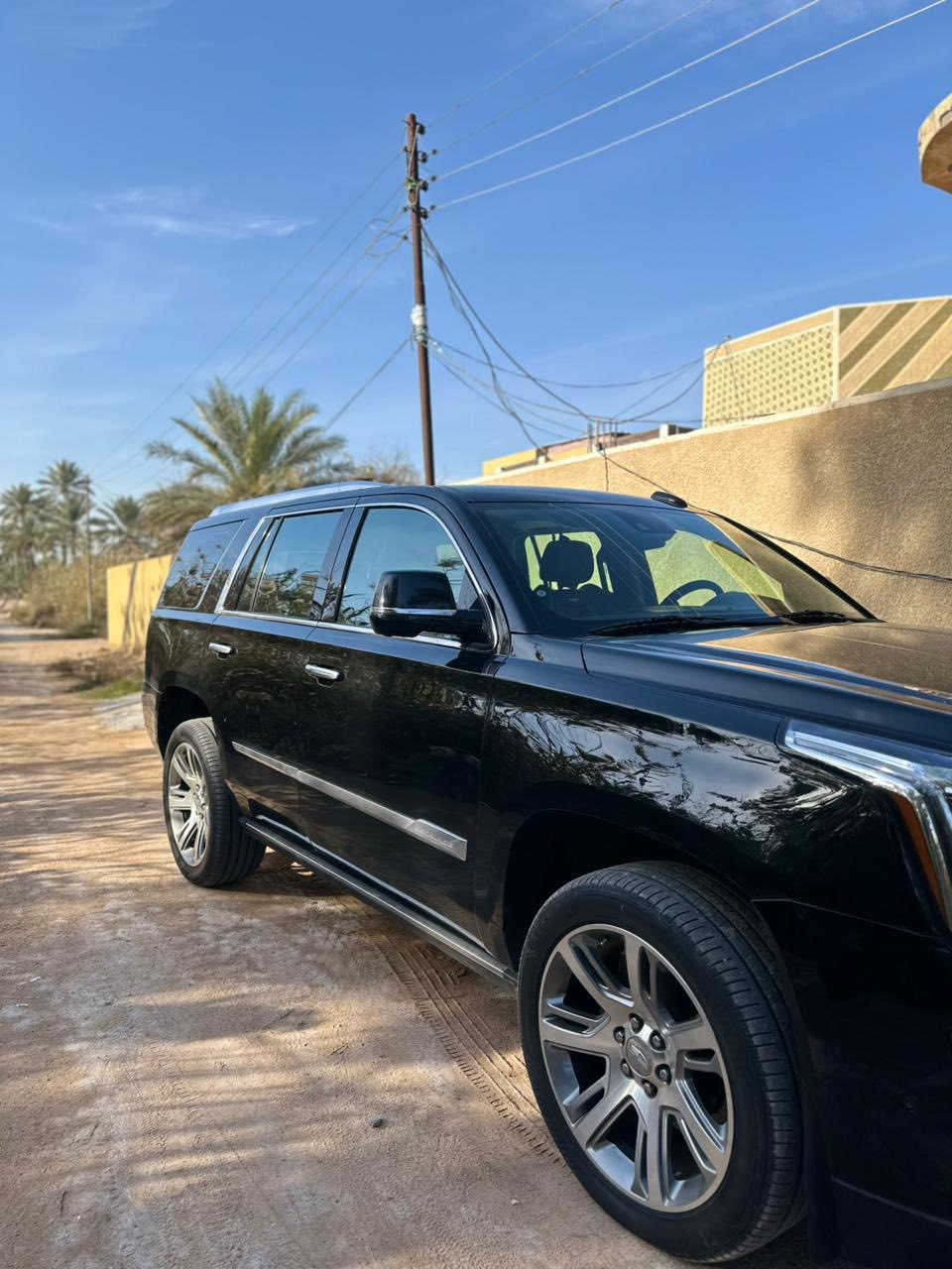 سلام عليكم كديلاك البيع موديل 20/السياره مفوله مواصفات  بنوراما /دواسات كهربائيه/تحكمات ستيرن /حساسات جانبيه او اماميه وا خلفيه /السياره مكفوله كفاله عامه فقط بيه بارد في الدعاميه الأماميه من جهت اليسره وا رصاعت 2في القماره/السياره مغلفه ppf/السياره رايده 430وا بيه مجال مكاني كربلاء الرقم ***********/السياره احله من الصوره او سوناره موجود متواجد خاص
