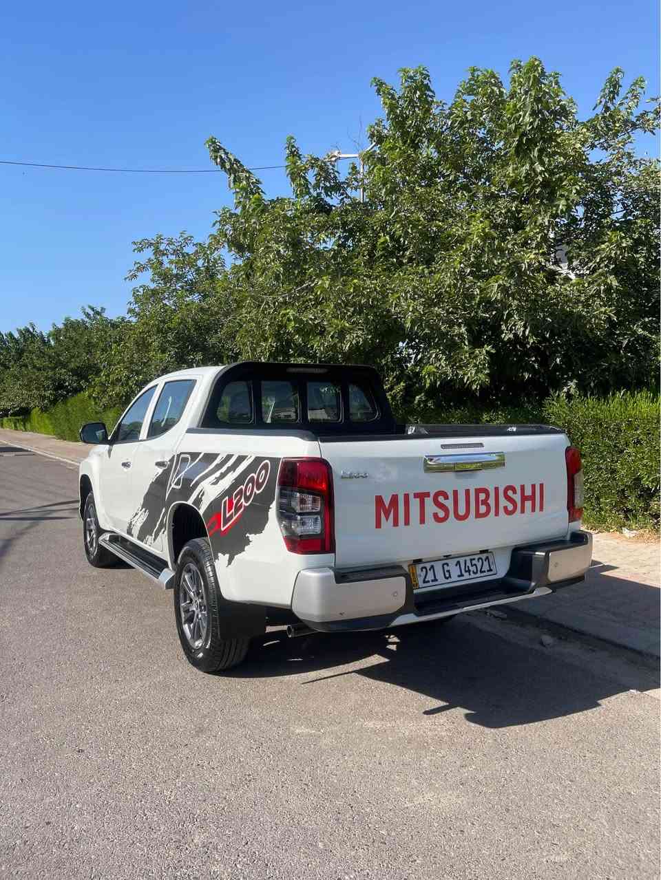 میتسوبیشی(قەزافی) mitsubishi L200
سعر 185$
مودیل 2020
رۆشتن(ماشیە) 85000 کم
درجە یەک 
گێڕ و مەکینە بەشەرت

***********
***********
واتساب أربيل, العراق
