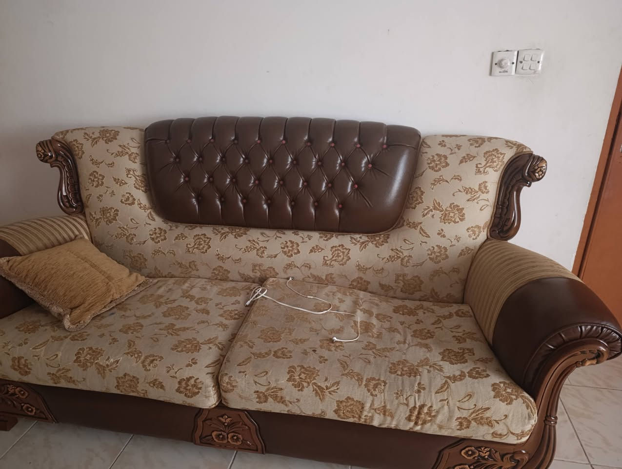 ١٠مقاعد ونضافه مثل الي بصوره السعر ٦٠٠وبي مجال قليل


**إذا كنت صاحب هذا الإعلان وتريد حذفه لأي سبب، رجاءا أرسل رسالة إلى الدعم الفني**